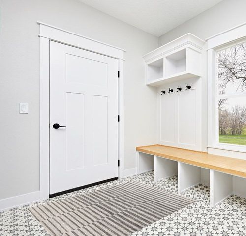 JONATHAN Y MOH204A-4 Lyla Offset Stripe Indoor Farmhouse Area-Rug Bohemian Minimalistic Striped Easy-Cleaning Bedroom Kitchen Living Room Non Shedding, 4 X 6, Grey in White Modern Entryway