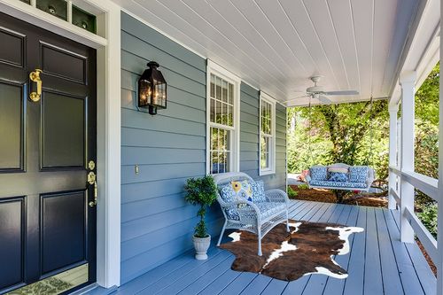 bonanza leathers Genuine Cowhide Rug Tricolor Brindle Size S/L/XL 5X6/6X7/7X8 FT (7X8) in Light Blue Patio