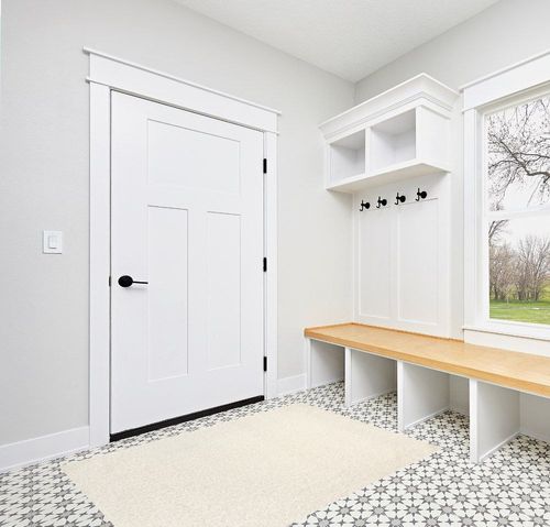 nuLOOM Marlow Machine Washable Soft Shaggy Faux Sheepskin Area Rug, 4x6, White in White Modern Entryway