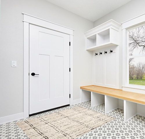 Loloi II Darby Collection DAR-06 Sand/Dk. Grey 4'-0" x 6'-0" Accent Rug in White Modern Entryway