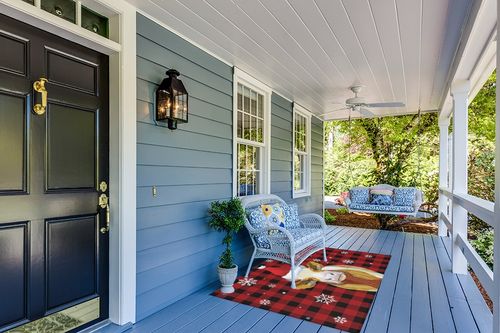 Christmas Red Black Plaid Area Rug 4' x 6', Outdoor Rugs for Patio Rug Carpet for Sofa Living Room Bedroom, Large Floor Mat and Rug for RV, Backyard, Deck, Picnic, Cattle with Xmas Hat in Light Blue Patio
