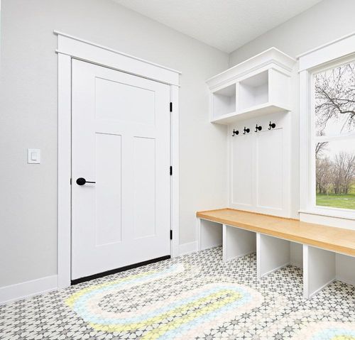 Novogratz by Momeni Rugs Retro Collection Retro Wave Shag Area Rug, 5'0" x 7'6", Multicolor (RETRORET-2MTI5076) in White Modern Entryway
