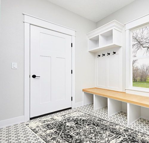 nuLOOM Jordana Vintage Distressed Medallion Area Rug, 5x8, Black and White in White Modern Entryway