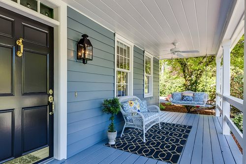 Marilyn Monroe Glam Collection Area Rug - Trellis (4' 1' x 6' 1' Rectangle, Navy Blue Gold/ Gold) in Light Blue Patio