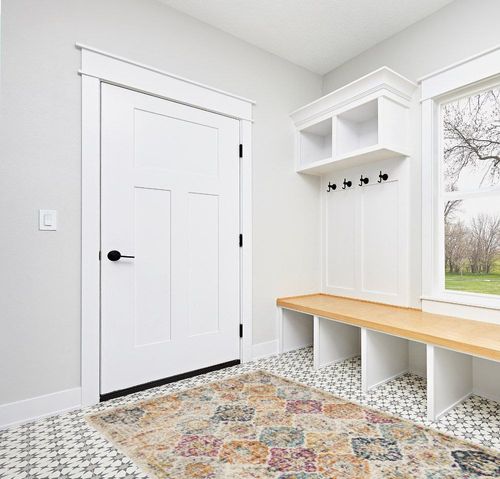 SAFAVIEH Madison Collection Area Rug - 5'3" x 7'6", Cream & Multi, Boho Chic Distressed Design, Non-Shedding & Easy Care, Ideal for High Traffic Areas in Living Room, Bedroom (MAD611B) in White Modern Entryway