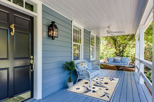 HomeRoots 4' X 6' Blue and Grey Floral Stain Resistant Non Skid Area Rug in Light Blue Patio