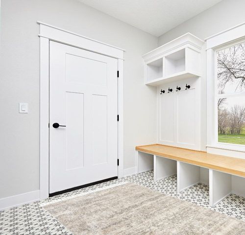 nuLOOM Brooke Shag Tasseled Area Rug, 5' 3" x 7' 7", Ivory in White Modern Entryway