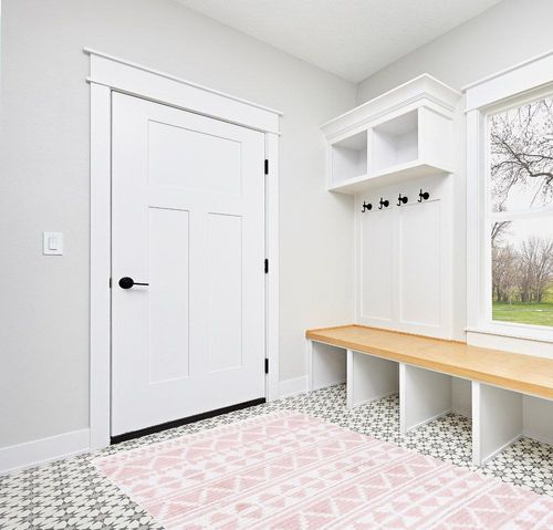 Safavieh Augustine Collection Area Rug - 5' x 7'7", Pink & Ivory, Moroccan Boho Rustic Fringe Design, Non-Shedding & Easy Care, Ideal for High Traffic Areas in Living Room, Bedroom (AGT847U) in White Modern Entryway