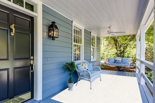 Ivory Contemporary Area Rug in Light Blue Patio