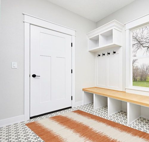 SAFAVIEH Montauk Collection Area Rug - 5' x 8', Orange, Handmade Stripe Fringe Cotton, Ideal for High Traffic Areas in Living Room, Bedroom (MTK751C) in White Modern Entryway