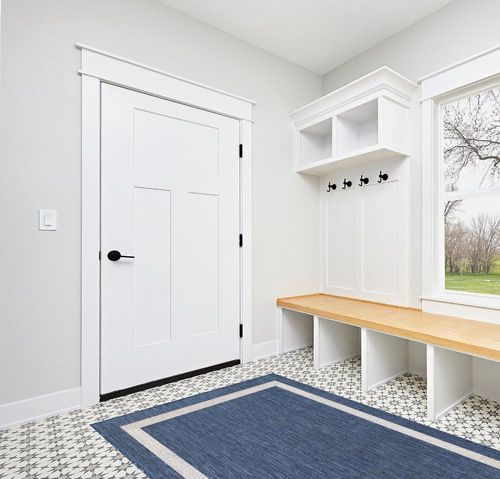 Akeira Power Loom Blue Rug Ebern Designs Rug Size Rectangle 5' x 7' in White Modern Entryway