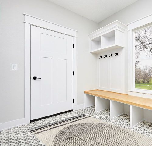 Jamar Black/White Area Rug Foundstone Rug Size: Rectangle 5'3" x 7' in White Modern Entryway