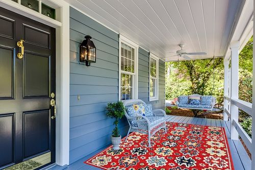SAFAVIEH Heritage Collection Area Rug - 6' x 9', Red & Blue, Handmade Traditional Oriental Wool, Ideal for High Traffic Areas in Living Room, Bedroom (HG746Q) in Light Blue Patio
