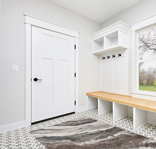 LUXE WEAVERS Lagos Collection 7983 Grey 5x7 Art Deco Area Rug in White Modern Entryway
