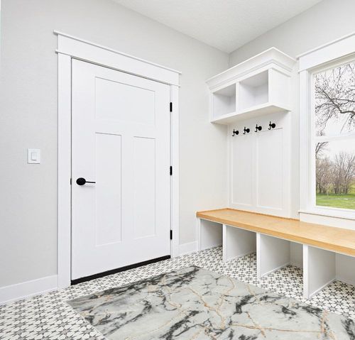 LUXE WEAVERS Ivory Gold 5x7 Marble Abstract Area Rug in White Modern Entryway