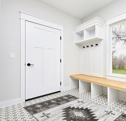Well Woven Southwestern Rodrigo 5'3" x 7'3" Grey Area Rug in White Modern Entryway