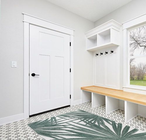 Rugshop Tropical Leaves Nature Inspired Indoor/Outdoor Area Rug 5' x 7' Green in White Modern Entryway