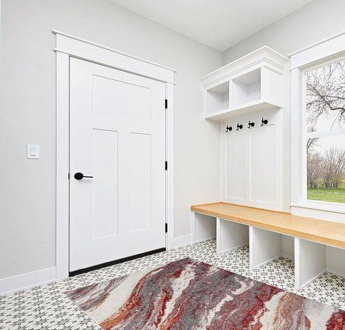 LUXE WEAVERS Lagos Collection 7983 Red 5x7 Art Deco Geometric Area Rug in White Modern Entryway