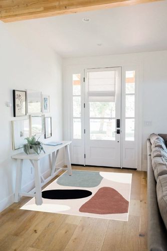 SAFAVIEH Fifth Avenue Collection 4' x 6' Beige / Black FTV119B Handmade Mid-Century Modern Abstract Wool Area Rug in White Scandinavian Entryway