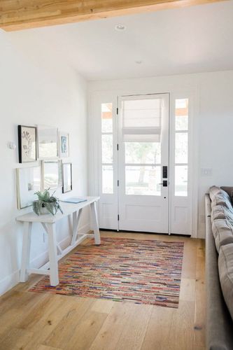 SAFAVIEH Studio Leather Collection 4' x 6' Ivory/Blue STL808A Handmade Mid-Century Modern Leather Area Rug in White Scandinavian Entryway