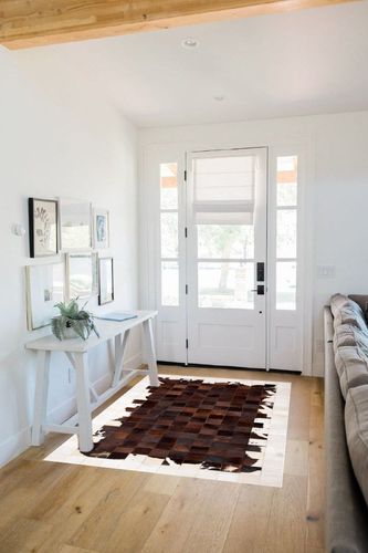 SAFAVIEH Studio Leather Collection 4' x 6' Ivory / Brown STL806A Handmade Mid-Century Modern Leather Area Rug in White Scandinavian Entryway