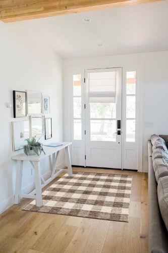 SAFAVIEH Kilim Collection Accent Rug - 4' x 6', Light Grey & Brown, Handmade Flat Weave Wool, Ideal for High Traffic Areas in Entryway, Living Room, Bedroom (KLM351A) in White Scandinavian Entryway