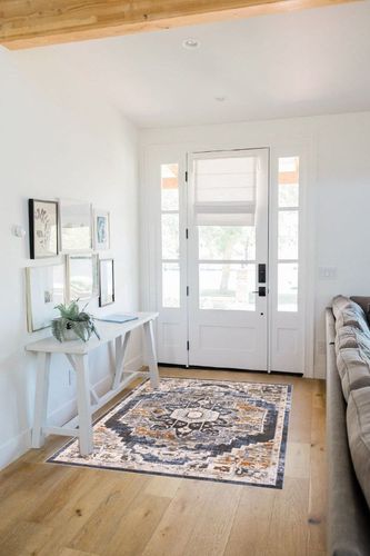 L'Baiet Lara Blue Oriental 4 ft. x 6 ft. Area Rug in White Scandinavian Entryway
