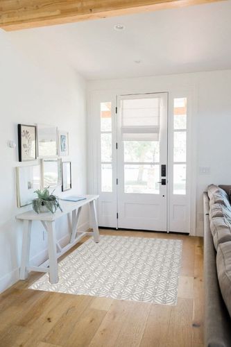 HomeRoots 4' X 6' Grey Floral Stain Resistant Non Skid Area Rug in White Scandinavian Entryway