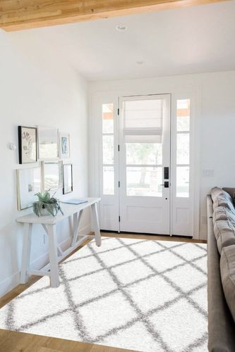 NuLOOM Tess Moroccan Shag Area Rug, 5' 3" x 7' 6", White in White Scandinavian Entryway