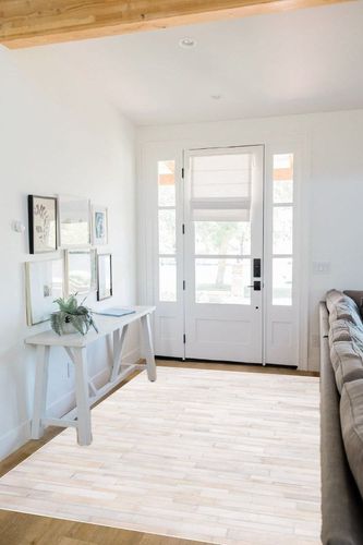 SAFAVIEH Studio Leather Collection 5' x 8' Ivory / Light Grey STL804A Handmade Mid-Century Modern Leather Area Rug in White Scandinavian Entryway
