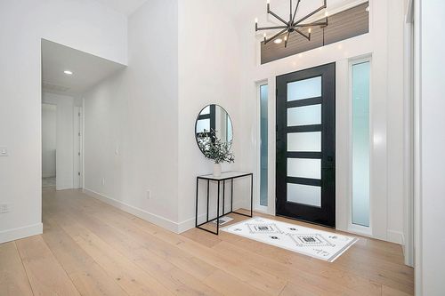Lahome Washable Aztec Area Rug in Modern White Entryway