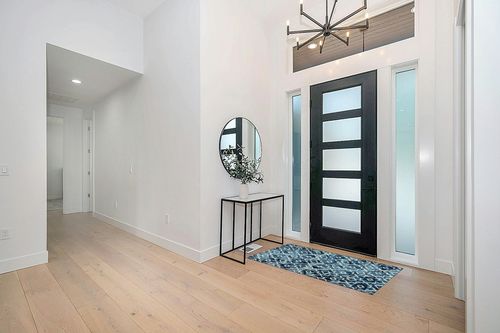 Moynesa Washable Moroccan Area Rug in Modern White Entryway