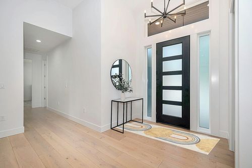 Manhattan Collection Machine Washable Runner Area Rug for Kitchen, Hallway - Bohemian, Vintage Distressed - Rainbow Contemporary Striped Carpet - Colorful, Red, Yellow, Beige - 2'7" x 7'3" in Modern White Entryway