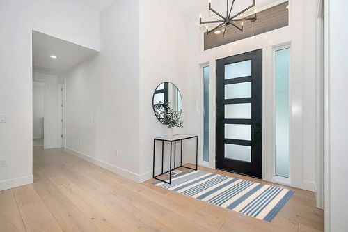 Safavieh Beach House Rug Collection BHS222M - Beige / Blue - 4' x 6' in Modern White Entryway