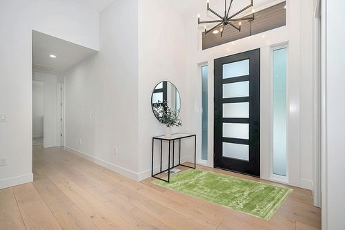 Charlton Home Pat Green Area Rug, Size: Rectangle 4' x 6' in Modern White Entryway