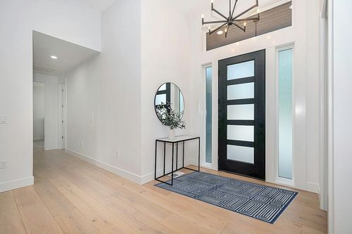 SAFAVIEH Amherst Collection Accent Rug - 4' x 6', Navy & Ivory, Mid-Century Modern Design, Non-Shedding & Easy Care, Ideal for High Traffic Areas in Entryway, Living Room, Bedroom (AMT430P) in Modern White Entryway