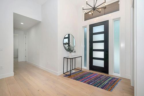 Ekakshx Multi Color Chindi Rag Rug 4X6' | Hand Woven Rug & Reversible Runner Rug | Recycled Cotton Colorful Chindi Rug for Living Room Kitchen | Rustic Rug | Runner Rugs (4 * 6 Feet, Blue Color) in Modern White Entryway