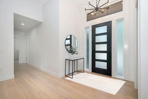 nuLOOM Loni Solid Machine Washable Shag Area Rug, 4' x 6', White in Modern White Entryway