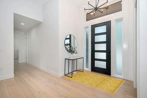 Unique Loom Trellis Frieze Collection Area Rug - Geometric (4' 1" x 6' 1", Yellow/ Ivory) in Modern White Entryway