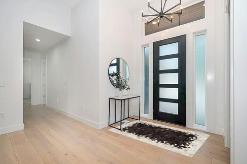SAFAVIEH Studio Leather Collection 4' x 6' Ivory / Dark Brown STL215B Handmade Mid-Century Modern Leather Area Rug in Modern White Entryway