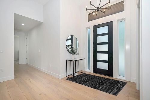 nuLOOM Moroccan Blythe Area Rug, 4x6, Black And White in Modern White Entryway