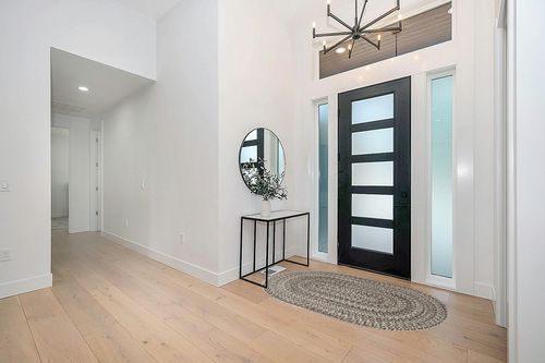Super Area Rugs Cantebury Handmade Farmhouse Indoor/Outdoor Braided Rug Charcoal, Gray, Light Gray, White 4' x 6' Oval in Modern White Entryway