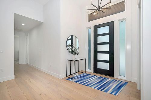 HomeRoots 4' X 6' Blue and White Striped Dhurrie Area Rug in Modern White Entryway
