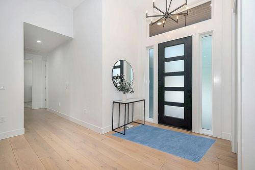 Safavieh Vision Collection Accent Rug - 4' x 6', Blue, Modern Solid Design, Non-Shedding & Easy Care, Ideal for High Traffic Areas in Entryway, Living Room, Bedroom (VSN102M) in Modern White Entryway