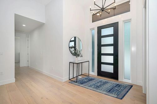 HomeRoots 4' X 6' Navy Blue Power Loom Area Rug in Modern White Entryway