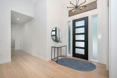 Capel Rugs Claire Oval Braided Area Rug Made in USA Indoor/Outdoor Farmhouse Rug 4' x 6' Blue Jay in Modern White Entryway