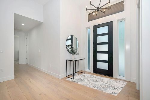 SAFAVIEH Suzani Collection Accent Rug - 4' x 6', Ivory & Grey, Handmade Boho Wool, Ideal for High Traffic Areas in Entryway, Living Room, Bedroom (SZN336A) in Modern White Entryway