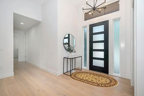 Unique Loom Voyage Collection Area Rug - St. Louis (4' 1" x 6' 1" Oval Cream/Brown) in Modern White Entryway