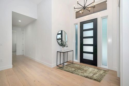 Loloi Magnolia Home by Joanna Gaines x Sinclair Pebble/Taupe 3'-6" x 5'-6" Accent Rug in Modern White Entryway