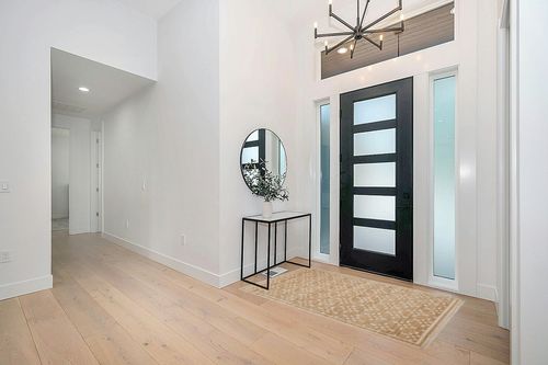 Loloi Chris Loves Julia x Judy Natural/Ivory 3'-6" x 5'-6" Accent Rug in Modern White Entryway